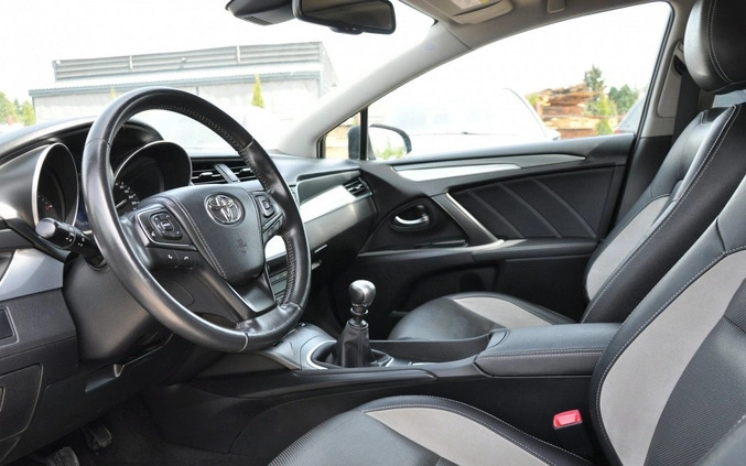 Toyota Avensis cena 46800 przebieg: 178000, rok produkcji 2016 z Kraków małe 211